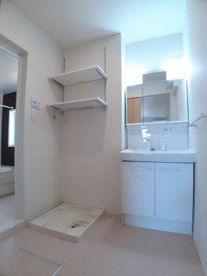 【洗面所】 | プティボヌールⅡ | 脱衣スペースもあります