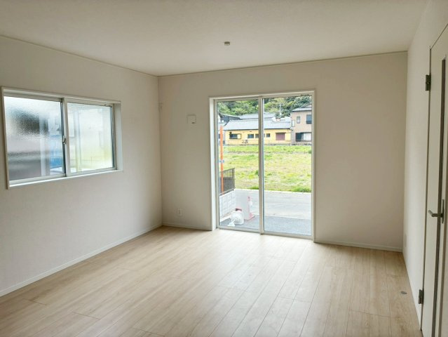 【居間・リビング】 | 清水町徳倉第24 新築建売分譲住宅 土地＋建物 TW05999 | 清水町徳倉1号棟　リビング ※令和8年4月13日撮影写真