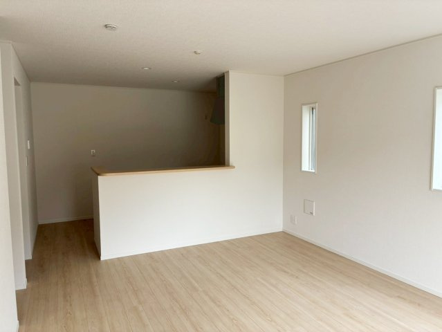 【居間・リビング】 | 清水町徳倉第24 新築建売分譲住宅 土地＋建物 TW05999 | 清水町徳倉1号棟　リビング ※令和8年4月13日撮影写真