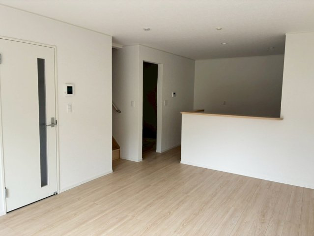 【居間・リビング】 | 清水町徳倉第24 新築建売分譲住宅 土地＋建物 TW05999 | 清水町徳倉1号棟　リビング ※令和8年4月13日撮影写真