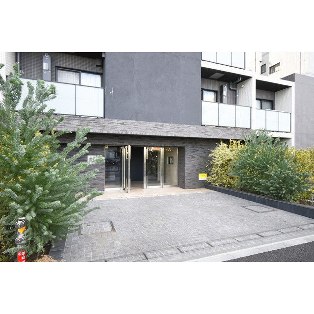 クオリタス浜田山のエントランス