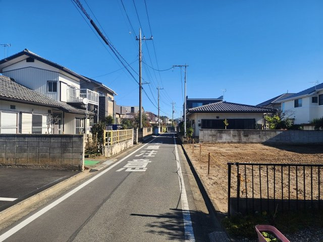 高崎市中泉町　売地の前面道路含む現地写真