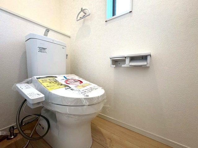 静岡市葵区羽鳥第１１　新築戸建　全２棟　１号棟のトイレ|各階にトイレがあるため、朝の支度もスムーズにすすみます。