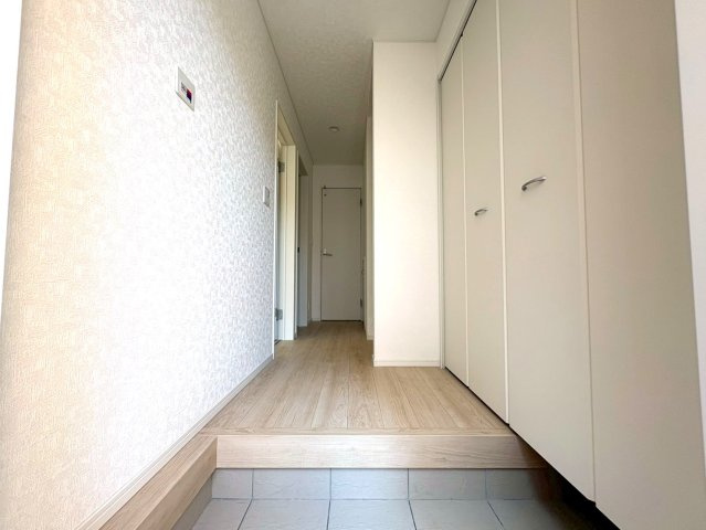 静岡市葵区羽鳥第１１　新築戸建　全２棟　１号棟の玄関|清潔感のある玄関
