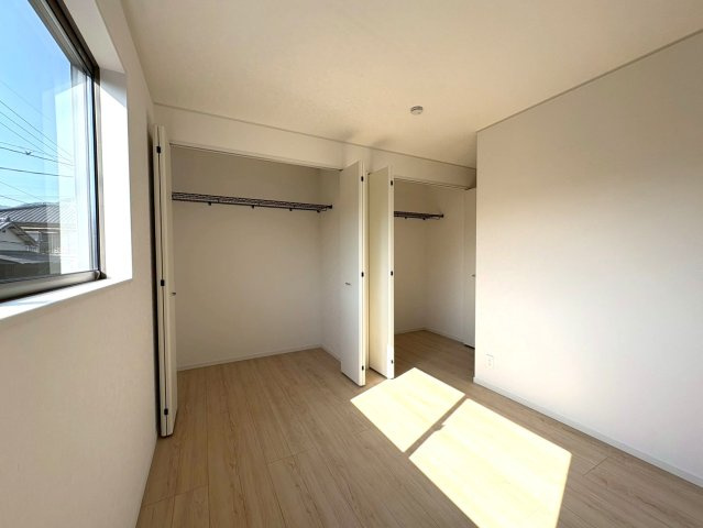 静岡市葵区羽鳥第１１　新築戸建　全２棟　１号棟の収納|全ての居室にクローゼットがあるため、居室内がスッキリ片付きます。