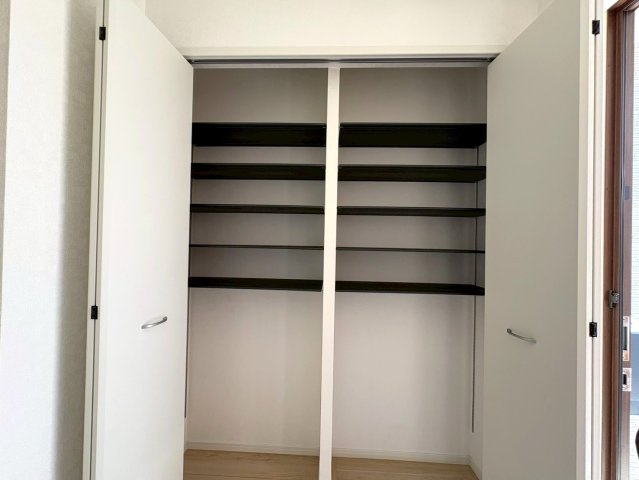 静岡市葵区羽鳥第１１　新築戸建　全２棟　１号棟の収納|収納力のあるシューズボックスにはご家族みんなも靴がスッキリ収納できます。