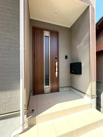 静岡市葵区羽鳥第１１　新築戸建　全２棟　１号棟の玄関