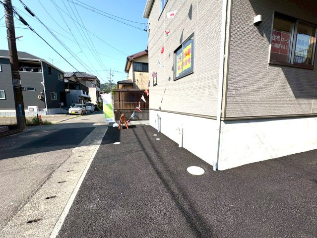 静岡市葵区羽鳥第１１　新築戸建　全２棟　１号棟の前面道路含む現地写真
