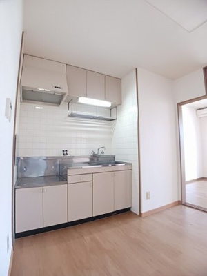 【キッチン】 | メゾンラフィネＢ | コンパクトなキッチンで掃除もラクラク