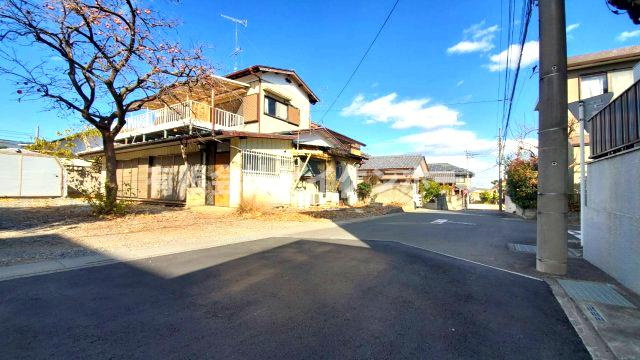 深谷市緑ヶ丘　売地（建築条件無し）の前面道路含む現地写真