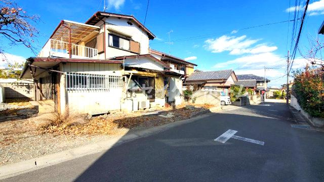 深谷市緑ヶ丘　売地（建築条件無し）の前面道路含む現地写真