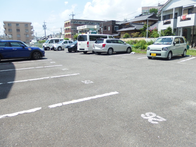 星野マンションの駐車場