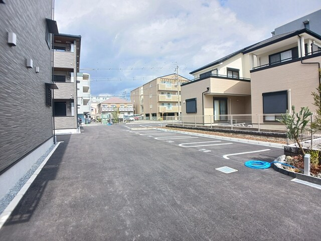 サンロイヤルⅠの駐車場