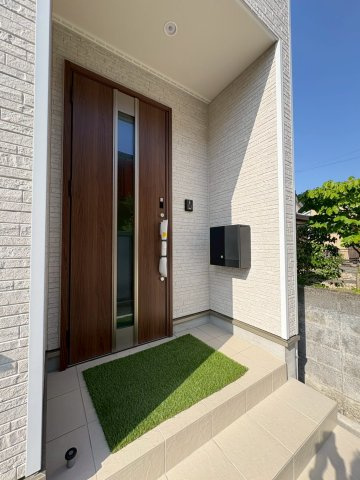 静岡市葵区羽鳥第１１　新築戸建　全２棟　2号棟の玄関