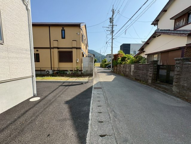 静岡市葵区羽鳥第１１　新築戸建　全２棟　2号棟の前面道路含む現地写真