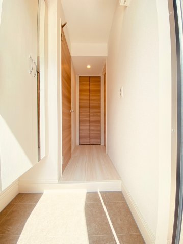 クローバー富士3号館の玄関