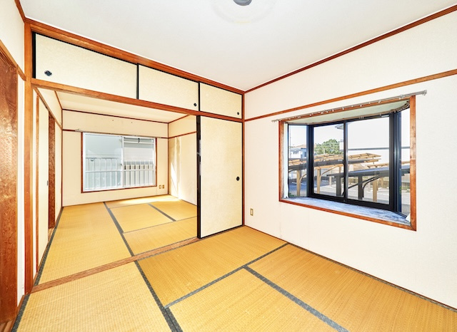 ランベール池北の和室|6帖4.5帖続き和室、出窓の二面採光です。