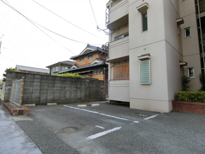 【駐車場】 | ドムールアヤメ