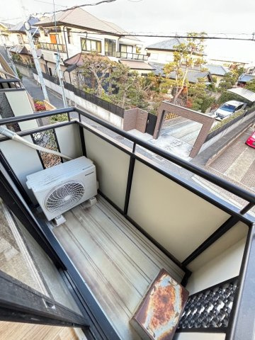 西宮市上大市２丁目のアパートのバルコニー