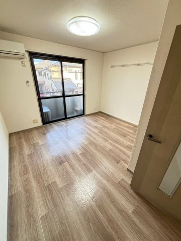 西宮市上大市２丁目のアパートの居間・リビング