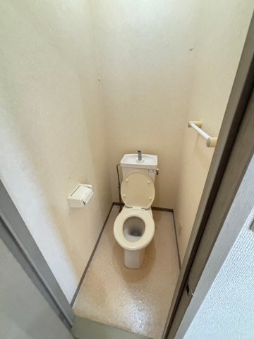 西宮市上大市２丁目のアパートのトイレ