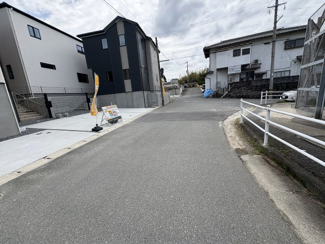 【その他】 | 大野城市中1丁目3期　2号棟（全3棟）【仲介手数料無料・0円】 | 現地写真。前面道路です。