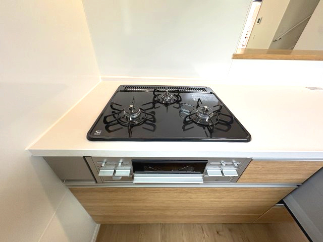 【キッチン】 | 大野城市中1丁目3期　2号棟（全3棟）【仲介手数料無料・0円】 | 施工例。施工例は完成時と異なる場合があります。