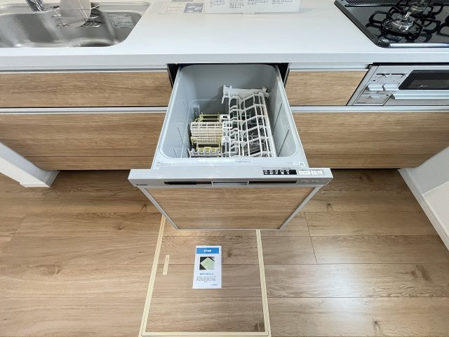 【キッチン】 | 大野城市中1丁目3期　2号棟（全3棟）【仲介手数料無料・0円】 | 施工例。施工例は完成時と異なる場合があります。