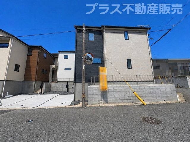 【外観】 | 大野城市中1丁目3期　2号棟（全3棟）【仲介手数料無料・0円】 | 現地写真。プラス不動産販売なら、現場の全ての棟をまとめてご見学頂けます。