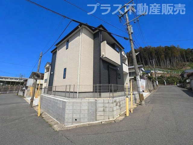 【玄関】 | 大野城市中1丁目3期　2号棟（全3棟）【仲介手数料無料・0円】 | 施工例。施工例は完成時と異なる場合があります。