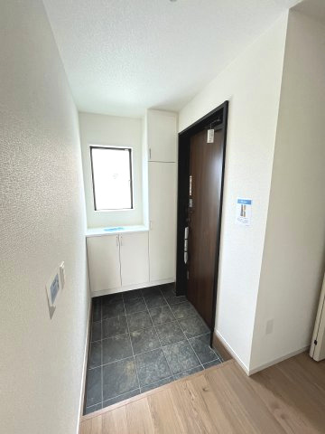 【内装】 | 大野城市中1丁目3期　2号棟（全3棟）【仲介手数料無料・0円】 | 施工例。リビングです。施工例は完成時と異なる場合があります。