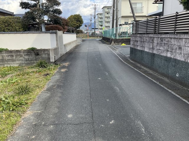 福岡県朝倉郡筑前町依井　売り土地の前面道路含む現地写真