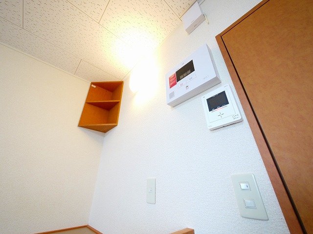 レオパレス寧楽のセキュリティ|モニター付きインターホンで安心