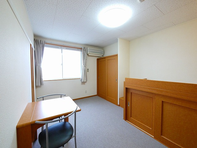 レオパレス寧楽の洋室|きれいな洋室です