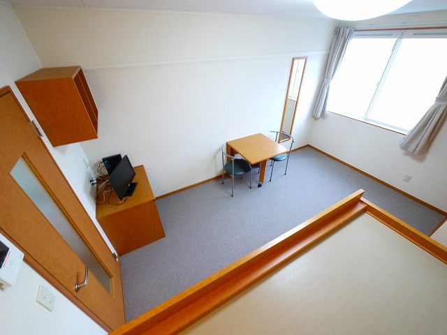 レオパレス寧楽の内装|明るい室内です