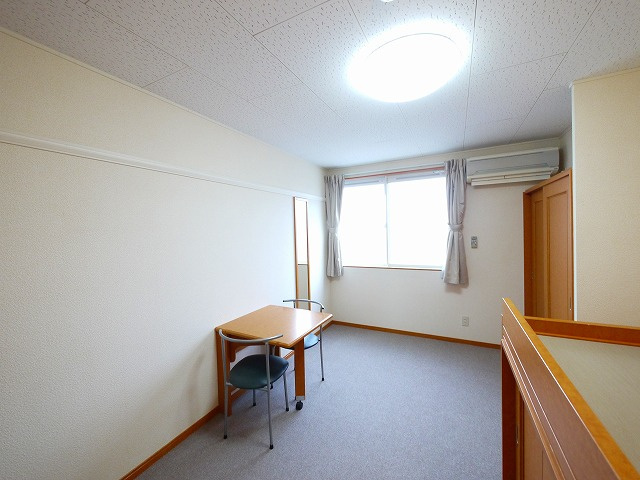 レオパレス寧楽の洋室|スタンダードな洋室です