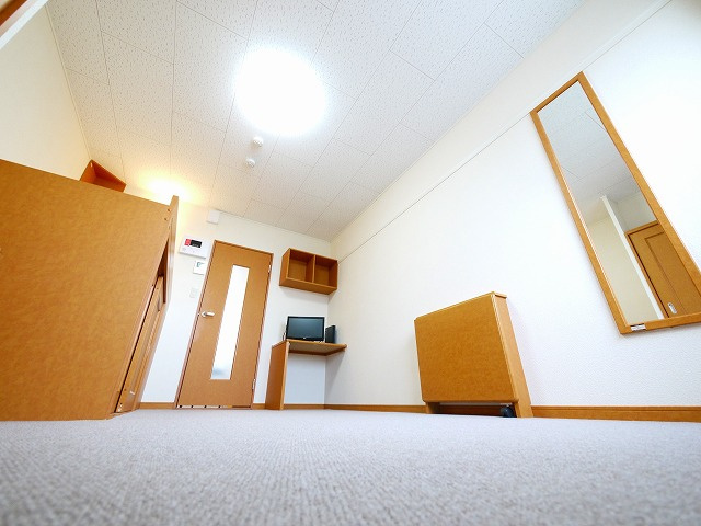 レオパレス寧楽の洋室|コンパクトで使いやすい洋室です