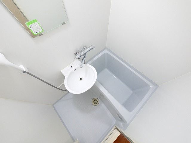 レオパレス寧楽の浴室|日々の疲れを癒すお風呂付です