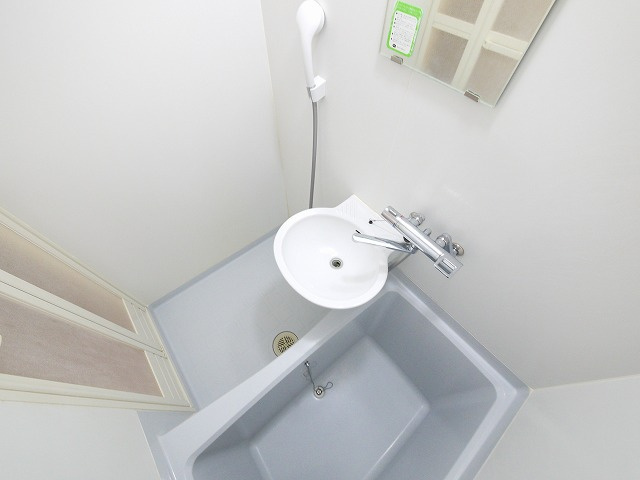 レオパレス寧楽の浴室|コンパクトで使いやすいお風呂です