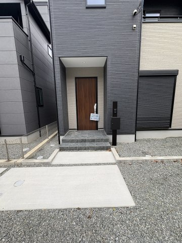 【玄関】 | 大野城市中1丁目3期　3号棟（全3棟）【仲介手数料無料・0円】 | 施工例。施工例は完成時と異なる場合があります。