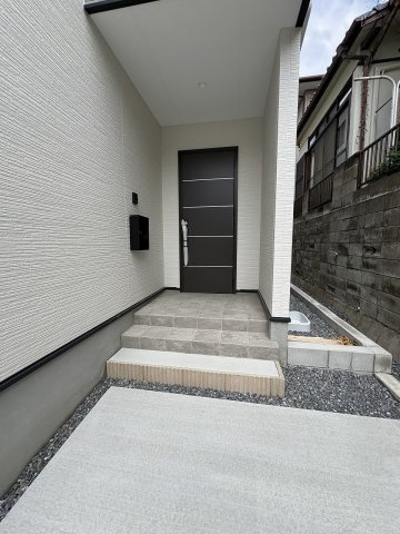 【玄関】 | 大野城市中1丁目3期　3号棟（全3棟）【仲介手数料無料・0円】 | 施工例。施工例は完成時と異なる場合があります。