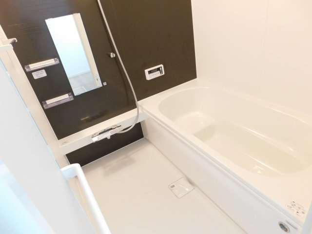 名古屋市中川区打中２丁目の新築一戸建の浴室|◇浴室◇　　広い１坪サイズ・浴室暖房乾燥機・保温浴槽・追い焚き機能・ベンチ浴槽・エコシャワー・オートバス・バリアフリーバス・浴室窓あり