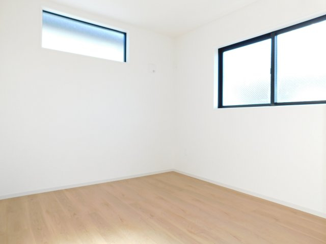 名古屋市中川区打中２丁目の新築一戸建の洋室|◇洋室◇　　南面を含む２面採光で明るい洋室５．２帖　全居室収納完備！　