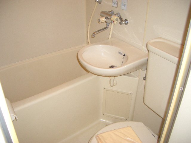 ベルシェ船橋ラマージュの浴室|３点のユニットバスです