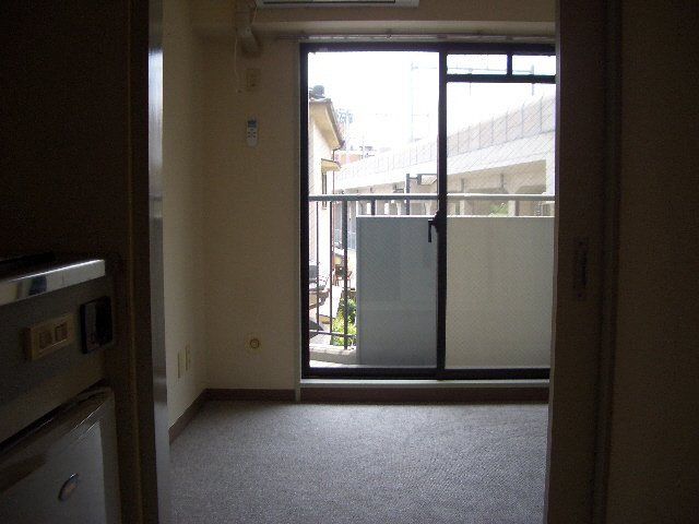 ベルシェ船橋ラマージュの居間・リビング|エアコン完備です