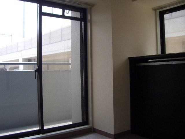 ベルシェ船橋ラマージュの居間・リビング|インターホンも付いてます