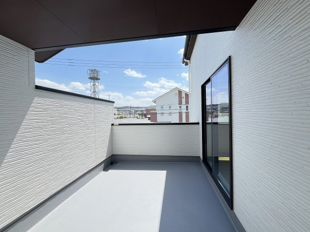 【バルコニー】 | 福岡市博多区諸岡3丁目2期　2号棟（全2棟）【仲介手数料無料・0円】 | 施工例。施工例は完成時と異なる場合があります。