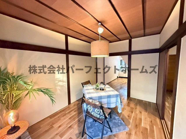 高野道1丁目戸建　賃貸の居間・リビング|ゆったりとした居間です