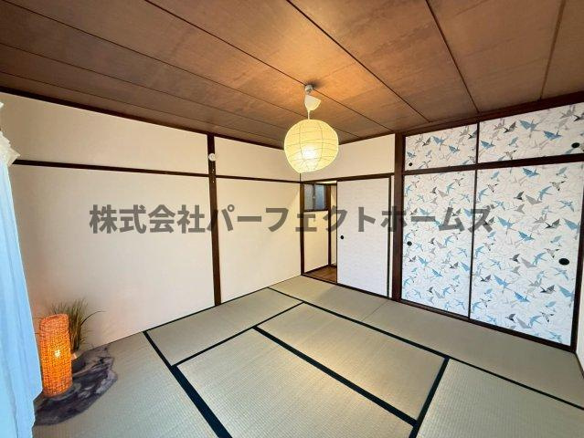 高野道1丁目戸建　賃貸の和室|明るい和室です