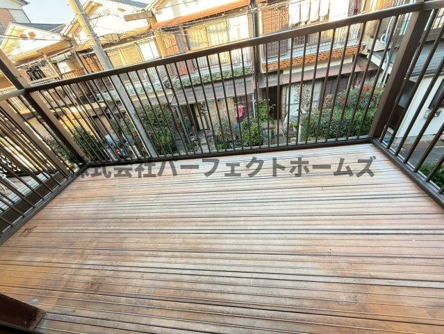 高野道1丁目戸建　賃貸のバルコニー|バルコニーからの眺めを楽しみながら食事をしませんか